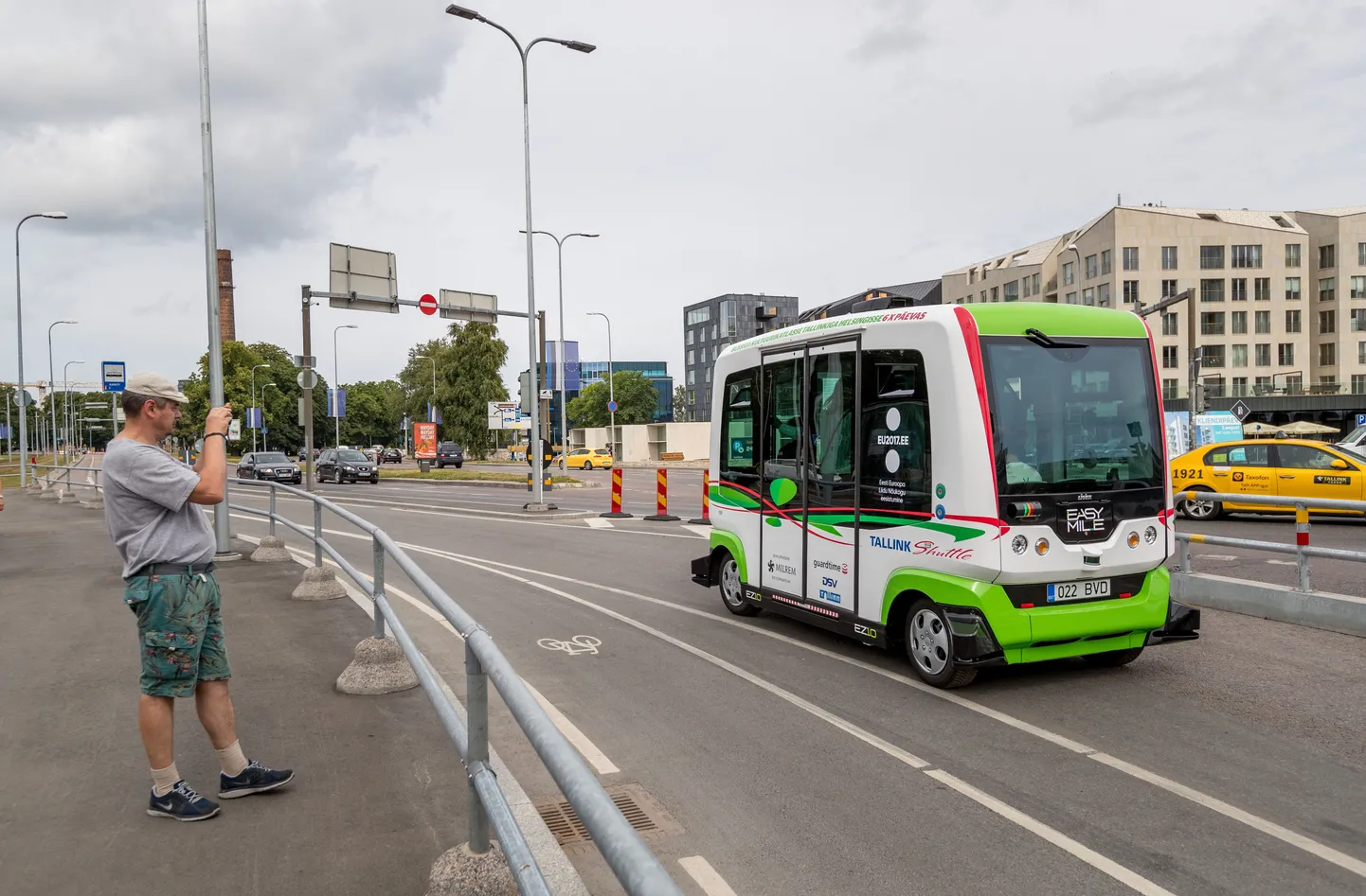Isesõitvad bussid Mere puiesteel
