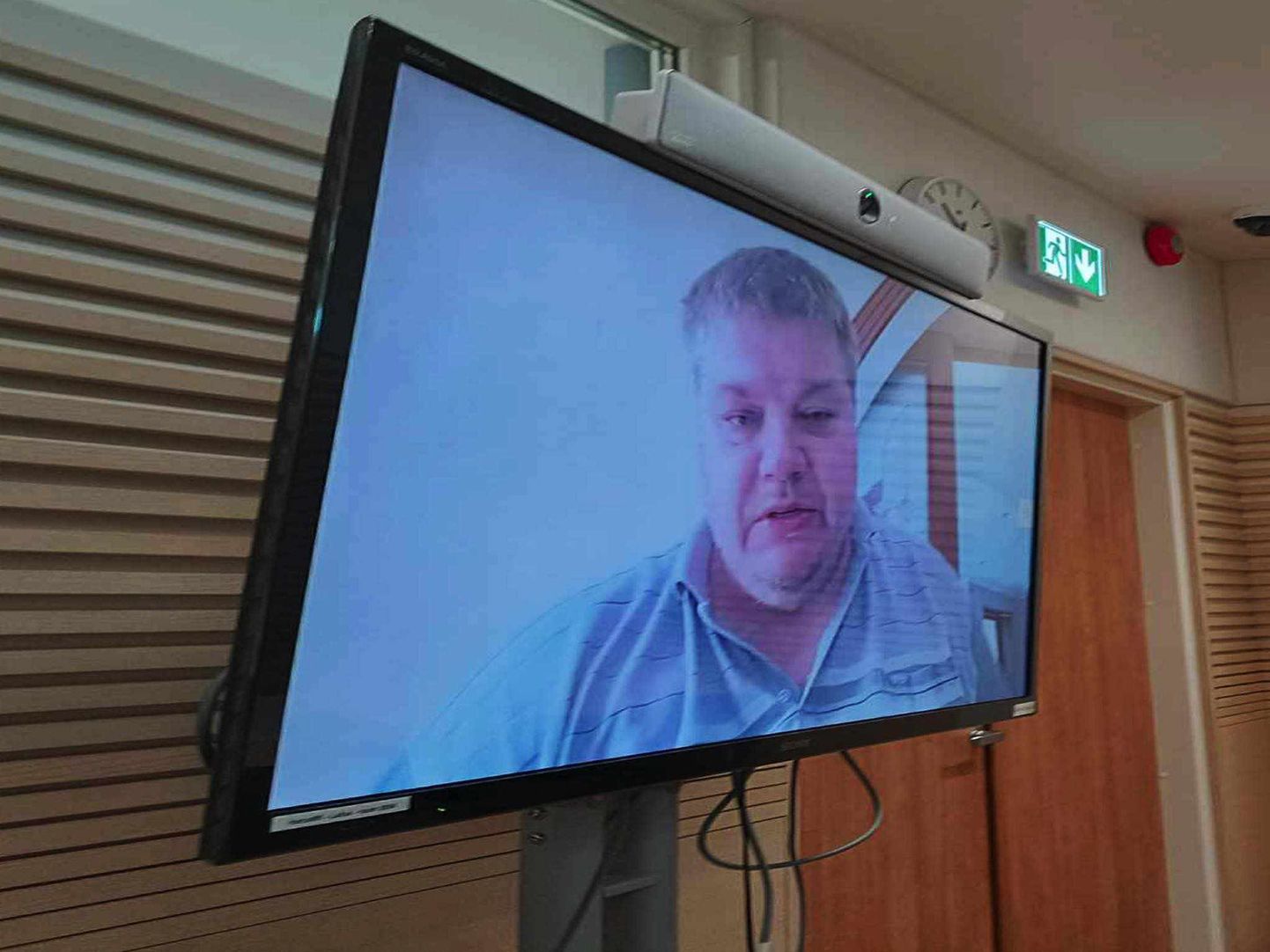 Олег Иванов пока появляется в Эстонии только по видеосвязи и в суде.