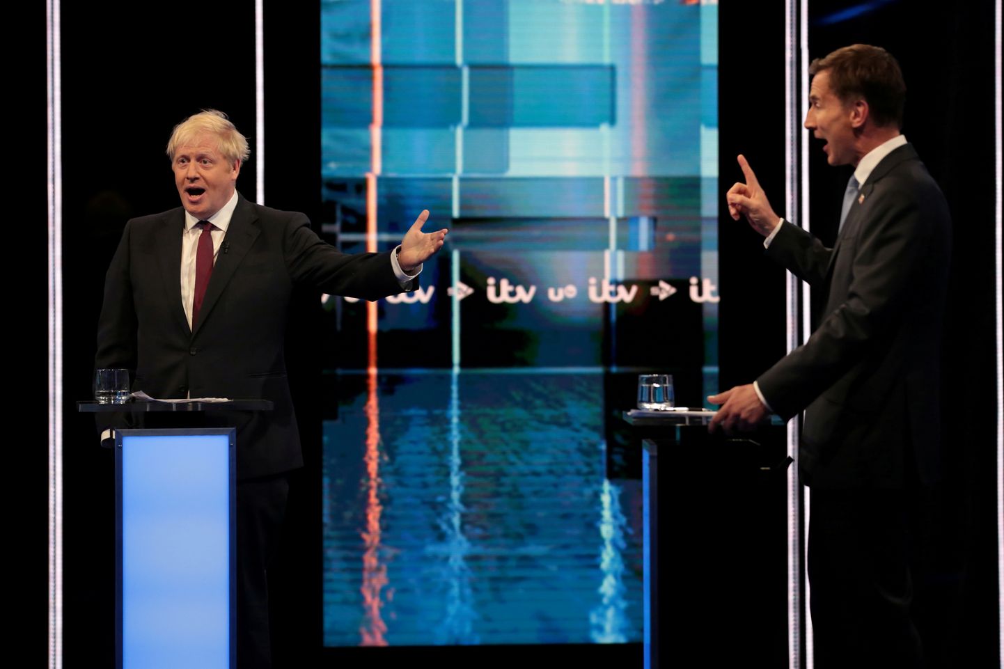 Boris Johnson ja Jeremy Hunt väitlemas.