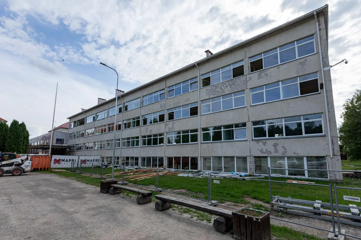 Säärane vaade avanes Puka vanale koolimajale kuu aega tagasi. Õige pea on lubatud kõik lammutustööd.