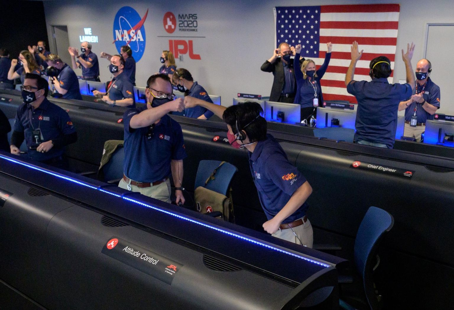 NASA meeskond Californias Pasadenas asuvas teaduskeskuses rõõmustab teate üle, et Perseverance jõudis edukalt Marsi pinnale. 
