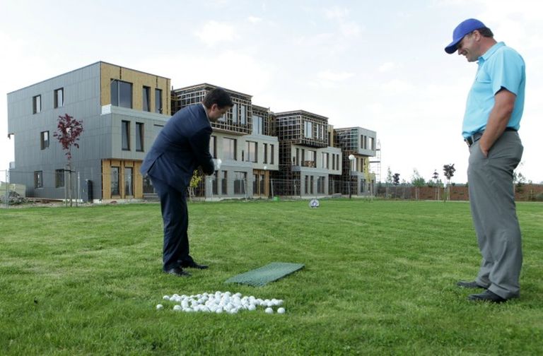 Площадка для гольфа рядом с домом будет дополнительным преимуществом жилья