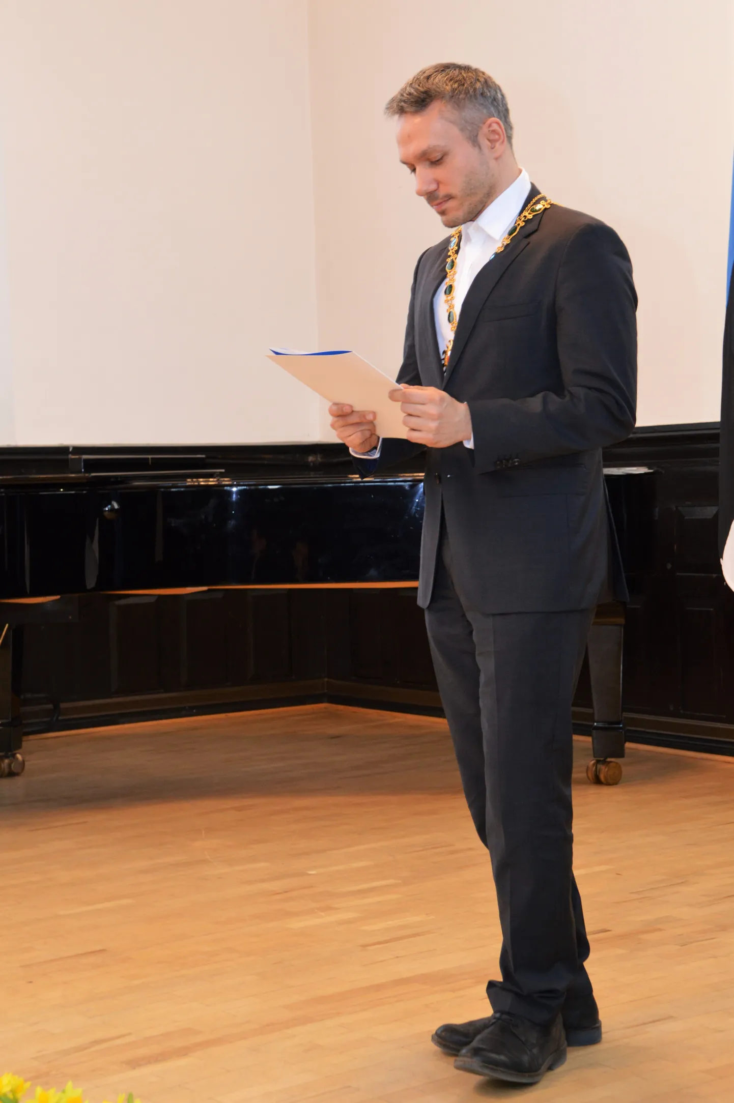 Andrei Korobeinik Pärnu teenetemärkide üleandmisel.