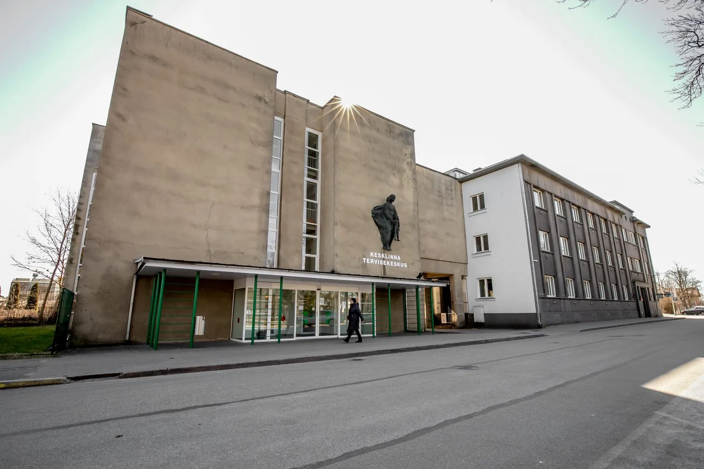 Kui tohtrit parasjagu kätte ei saa, võib proovida ka Pärnu perearstikeskuse registratuuri helistada, julgustas keskuse juht Sirje Uueküla.