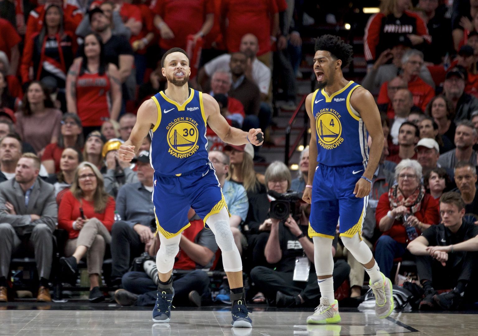 Quinn Cook (paremal) tuli koos Stephen Curry ja teiste Golden State Warriorsi meestega 2018. aastal NBA meistriks.