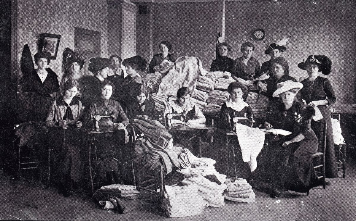Latviešu strēlnieku bataljonu šūšanas darbnīca. Rīga, 1915. g.