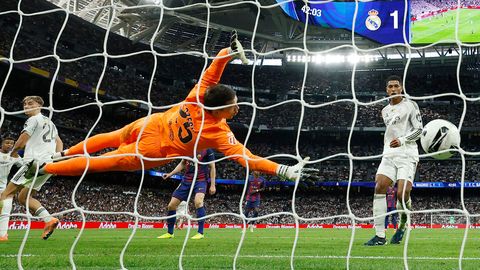 Real Madrid premagal Barcelono v El Clásicu in povečal prednost v La Ligi.