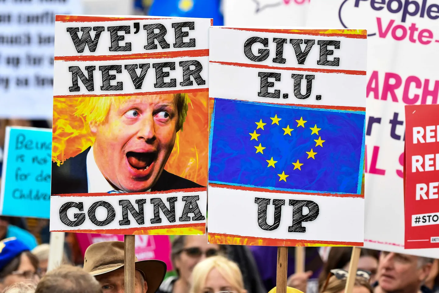 Briti parlamendiliikmed lõid Brexiti protsessi taaskord lõhki ja keeldusid peaminister Boris Johnsoni uuele lahkumisleppele kohe toetust avaldamast.