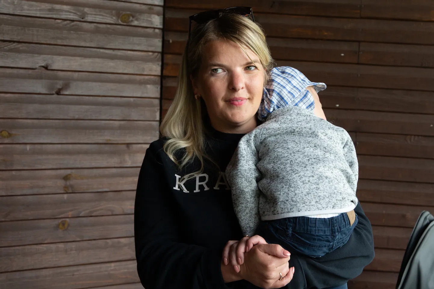 Lapsepõlvest saati Krabuli külaga seotud Kersti Juuse ehitas kolm aastat tagasi vanaisa maadele oma maja ja kolis sinna koos perega päriselt elama.