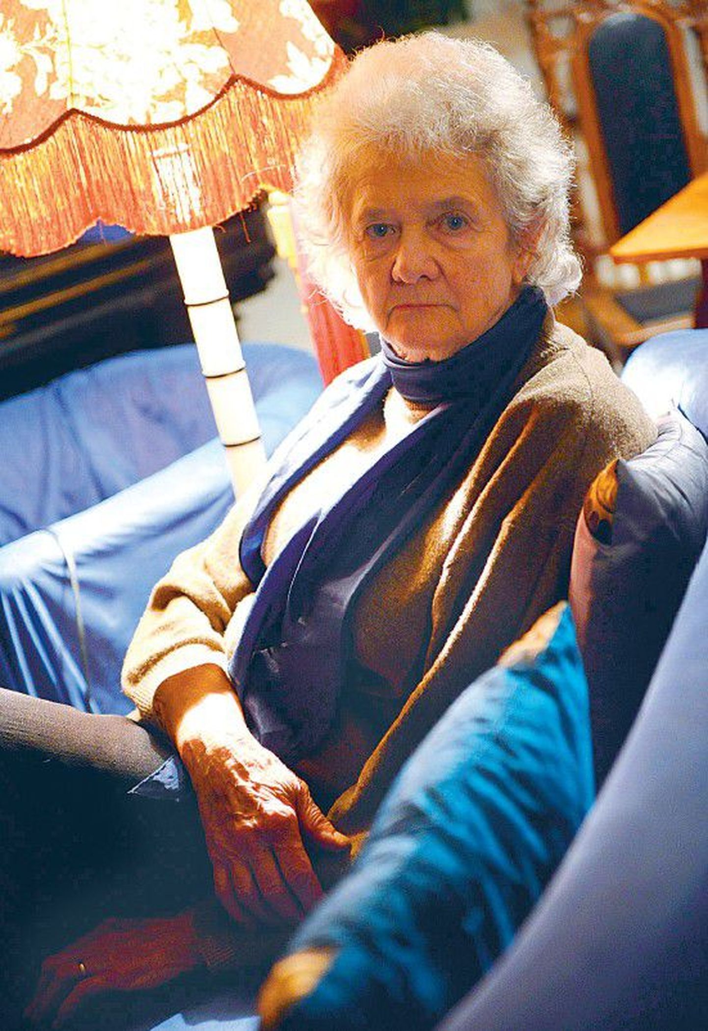 Kunstnik Lola Liivat, Konrad Mäe preemia laureaat, on üks Matti Kodusaare ohvritest, kes pole senini oma 25 000 krooni maksvat maali petturilt tagasi saanud.