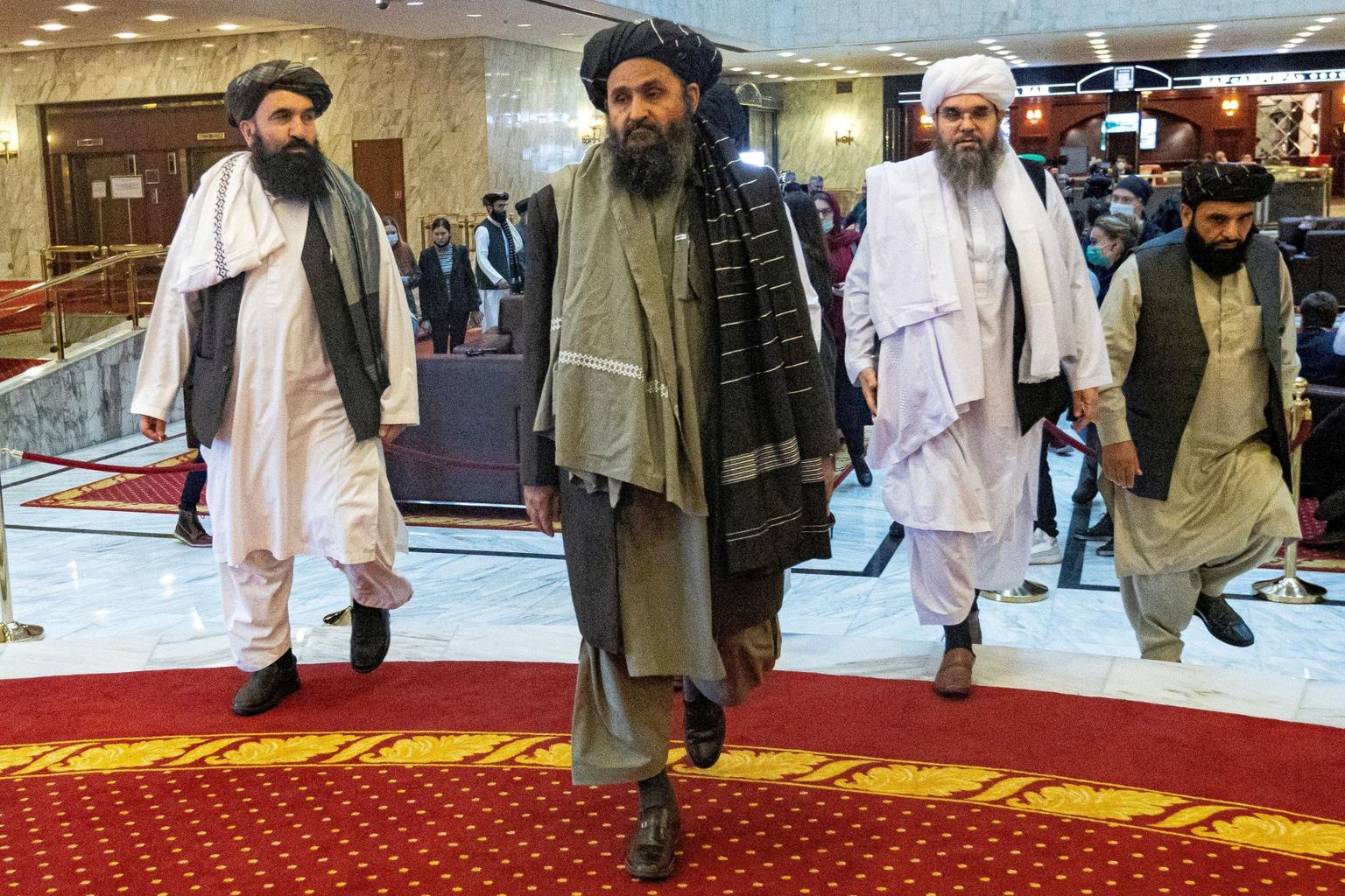 Talibani asejuht mulla Abdul Ghani Baradar (esiplaanil) ja teised Talibani delegaadid tänavu märtsis Moskvas. 