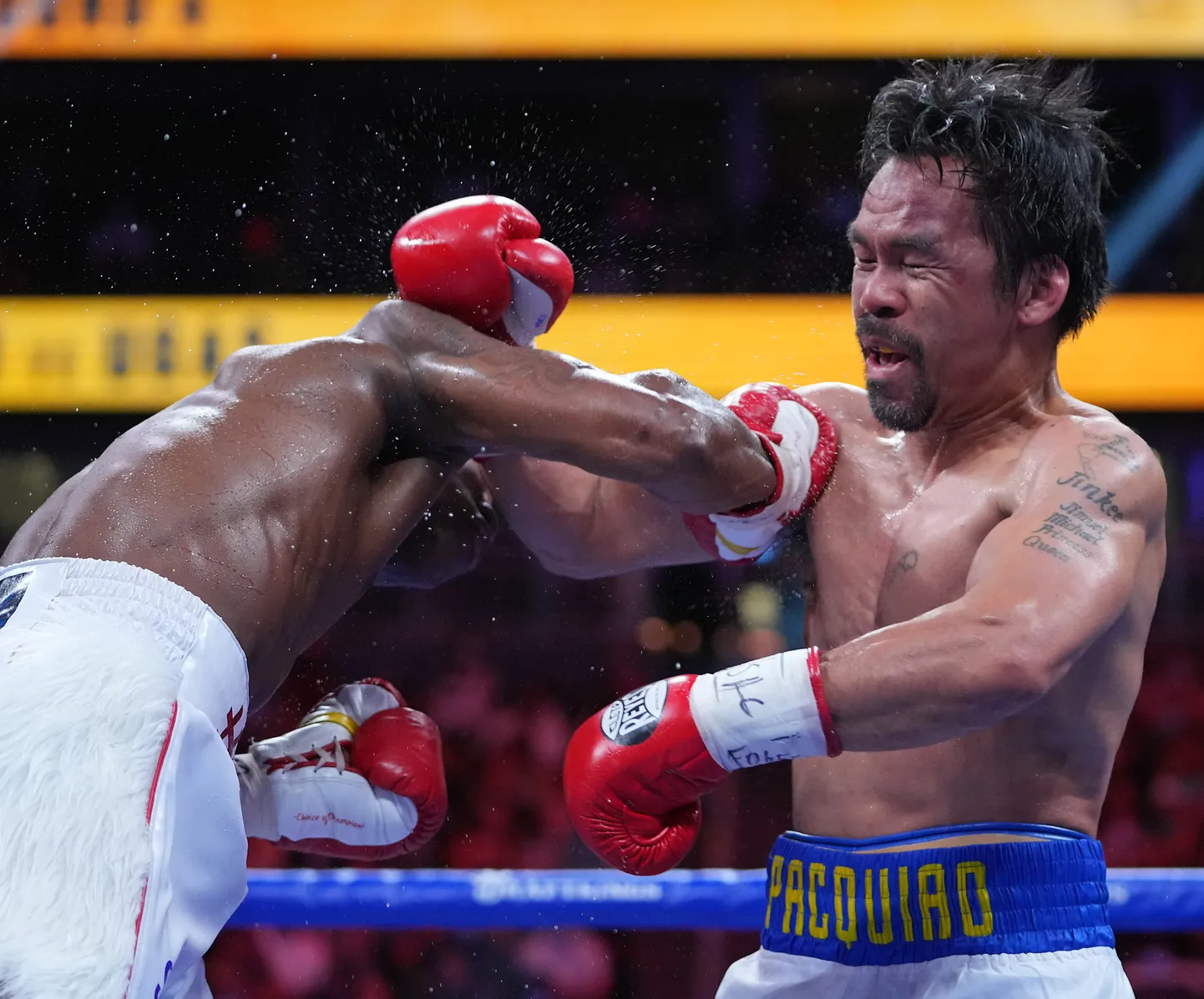 Manny Pacquiao (paremal) legendaarne karjäär võib varsti lõpu saada.