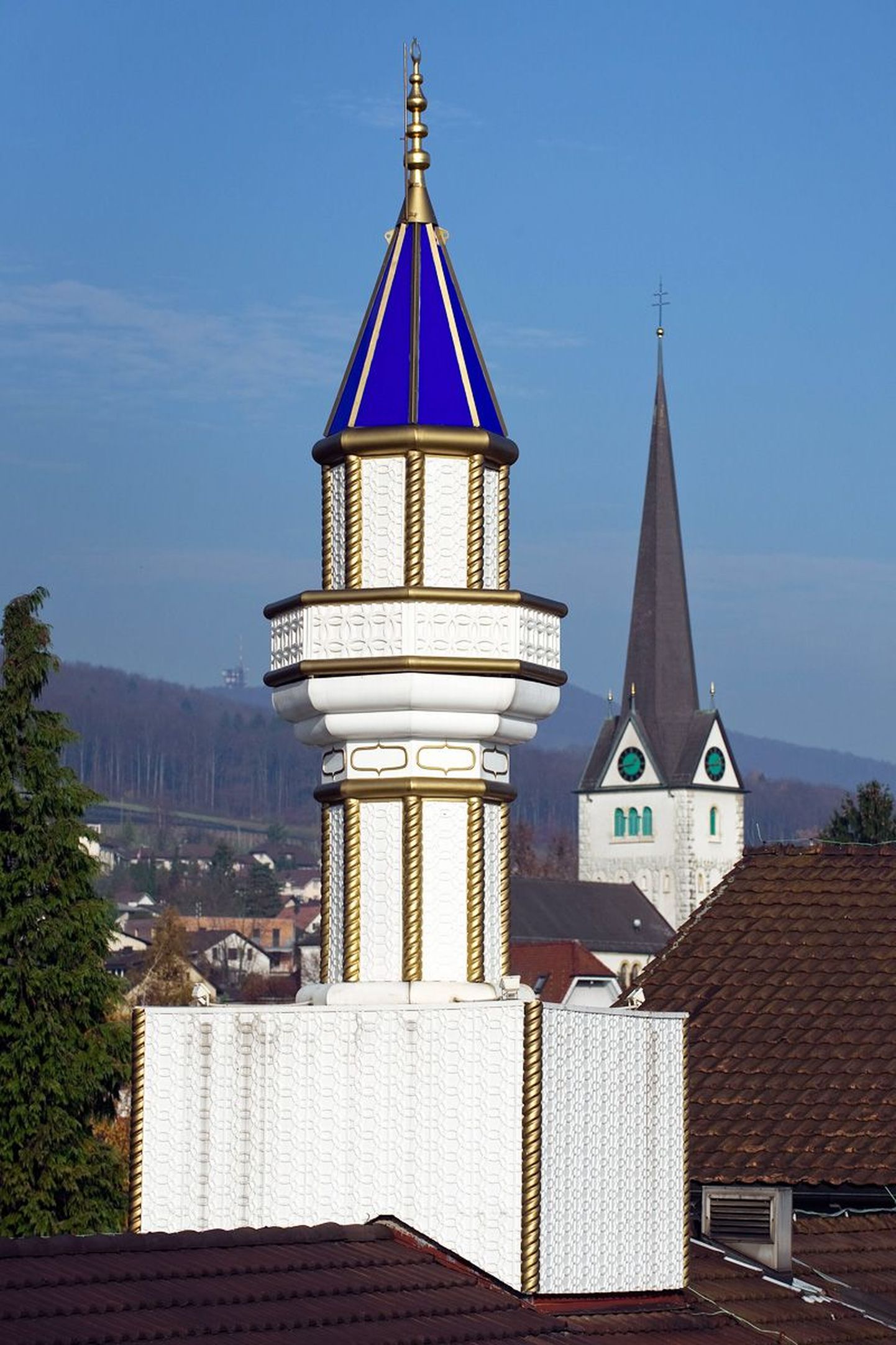 Minarett türgi kultuurikeskuse katusel Wangen bei Olteni linnas.