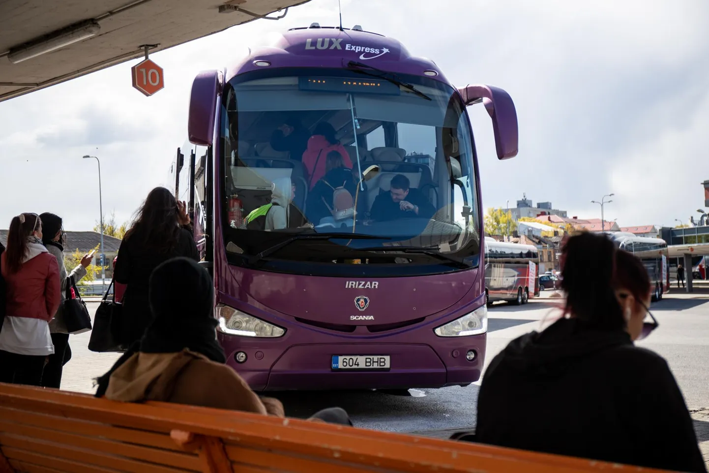Tallinna–Pärnu, Tallinna– Kuressaare ja Tartu–Narva bussiliinil hõreneb sõitjatevedu esmaspäevast neljapäevani ja laupäeviti ühe reisi võrra mõlemal suunal.