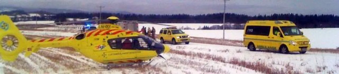 Kopter ja kiirabibrigaadid katastroofipiirkonnas Norras.