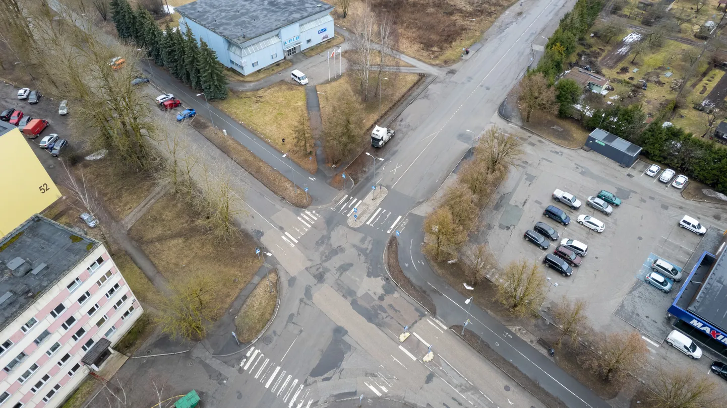 Rekonstrueerimistööde käigus likvideeritakse Ravila 80 kinnistu esine parkla ning selle asemele rajatakse Visa halli peatusesse uus bussitasku.