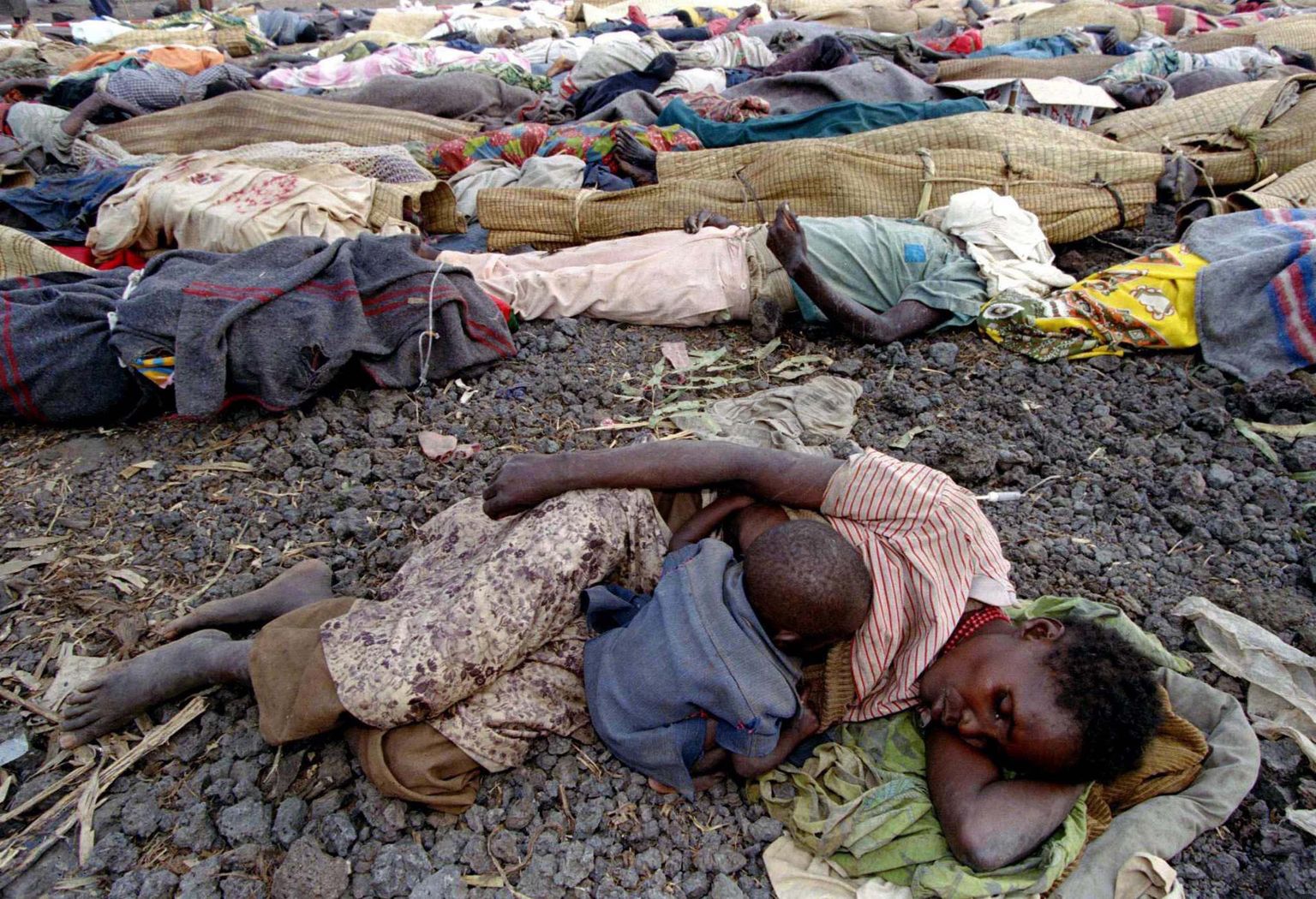 Rwanda presidendi Juvénal Habyarimana lennuki allatulistamisele järgnes 800 000 inimese elu nõudnud genotsiid. 