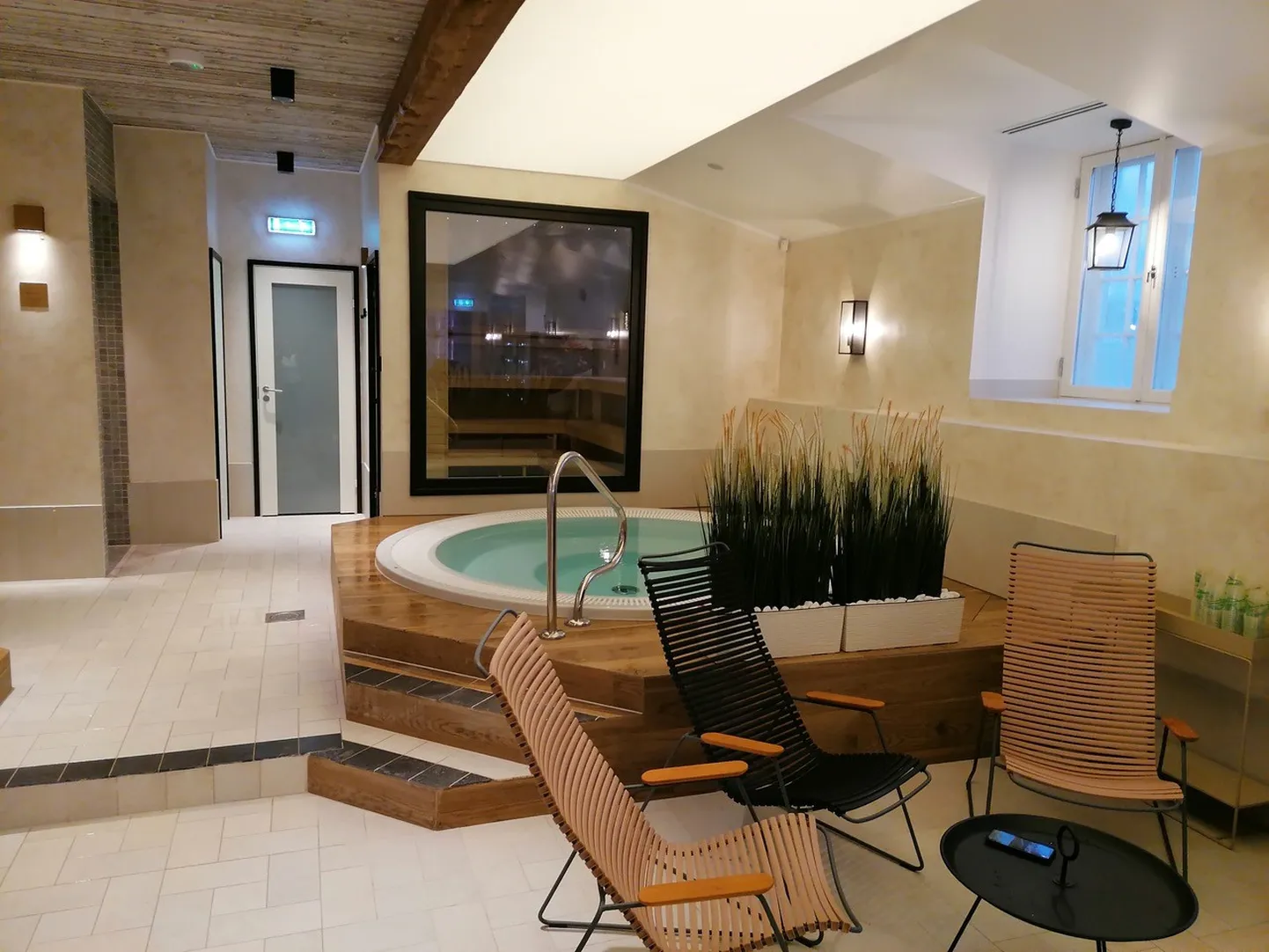 Vihula mõis kuulub Uniques Hotels hotelliketti ning pälvis eelmisel aastal European Hotel Awards auhinnagaalal «Parima ajaloolise hotelli» tiitli Euroopas.
