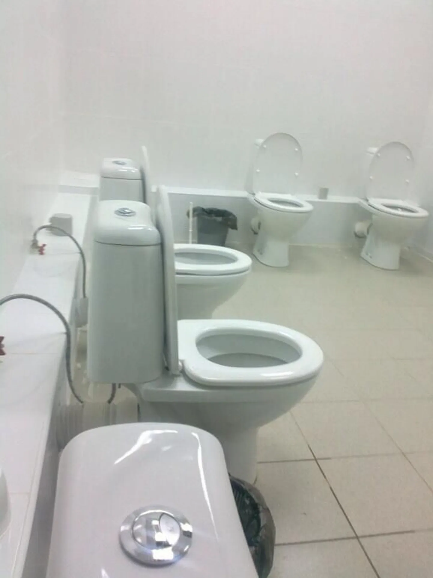 Многоместный Туалет в Казанском университете.Снимок иллюстративный.