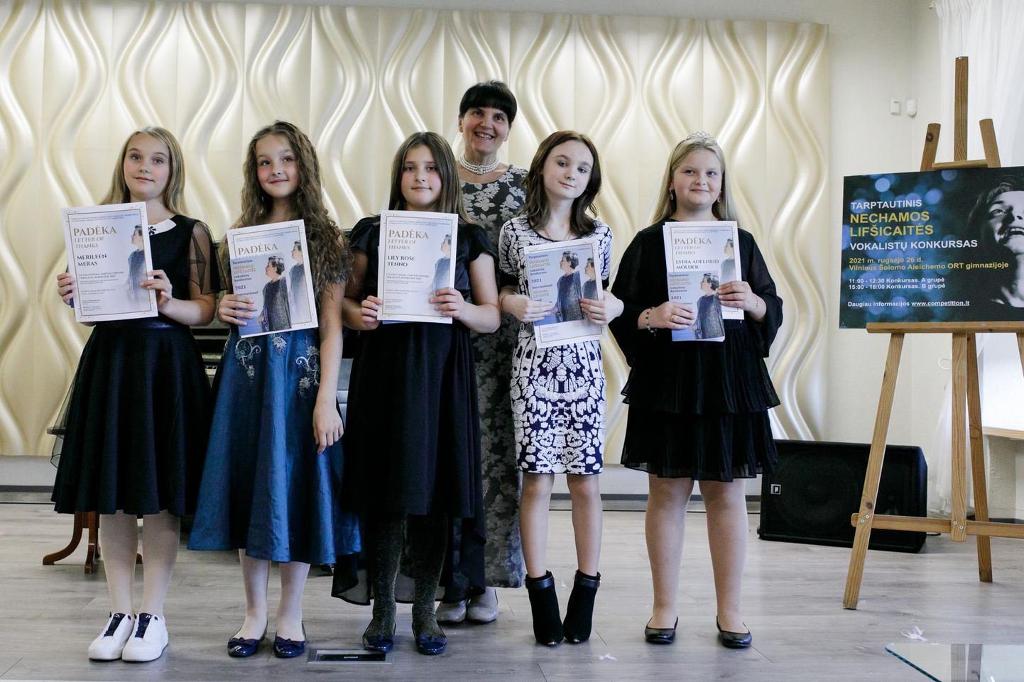 Pärnu kunstide kooli laulusolistid Vilniuses toimunud rahvusvahelisel konkursil, mis oli pühendatud juudi lauljatarile Nechama Lifshitzile.