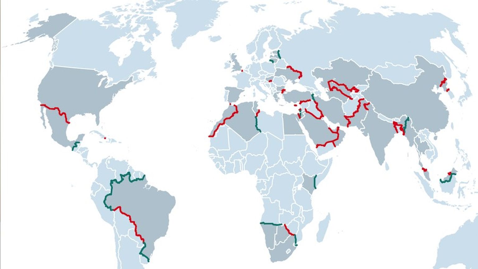 SELLE KAARDI koostas neli aastat tagasi Briti nädalakiri The Economist. Kaardil on punasega tähistatud riigipiirid maailmas, kus juba toona olid olemas või projekteeritud müürid ja tarad. Rohelisega on tähistatud alad, kus valitsused kavandasid tugevate piiritõkete rajamist.  2022. aastal on nii punast kui ka rohelist värvi kaardil kindlasti palju rohkem.