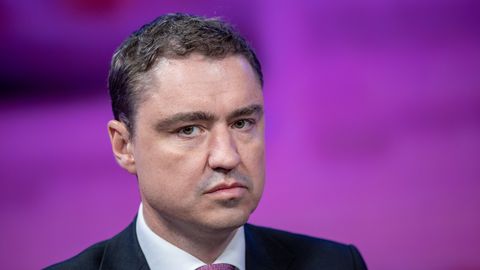 KLÕPSUD ⟩ Taavi Rõivas saabus presidendi vastuvõtule uue kallima Irma Toobaliga