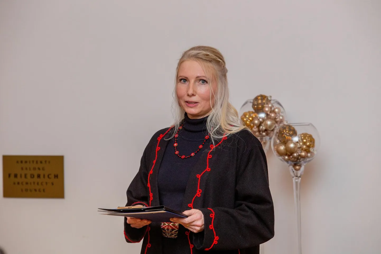Ave Grenberg lahkus Mulgi kultuuri instituudi juhi kohalt, sest tema hinnangul kallutavad omanikud instituuti eemale põhikirjas ettenähtud suunast.