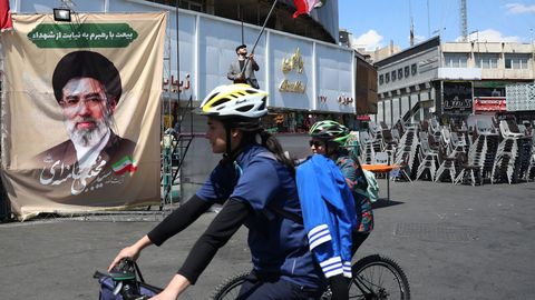 Allikad: Iraani uus kõrgeim juht taastub endiselt ränkadest vigastustest, kuid on vaimselt ergas