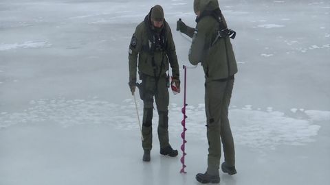 Reporter vaatas piirivalvuritega üle jääolud kalurite talvemekal