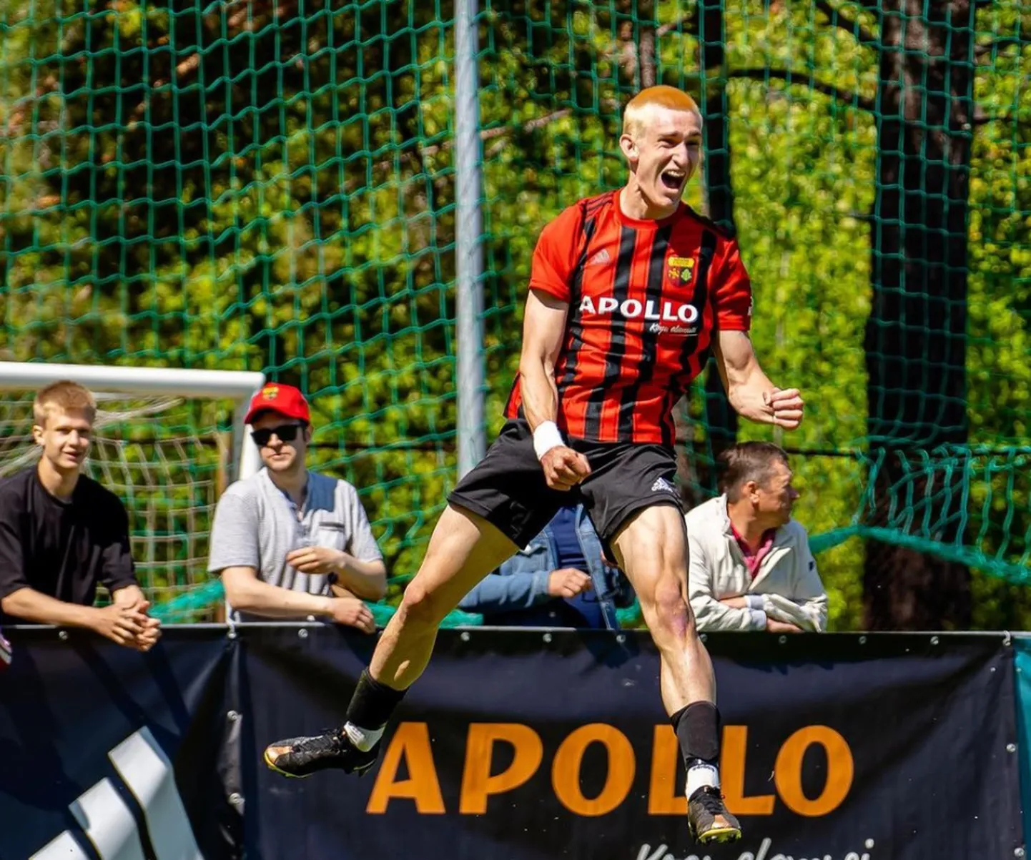 Jalgpallur Egert Õunapuu.