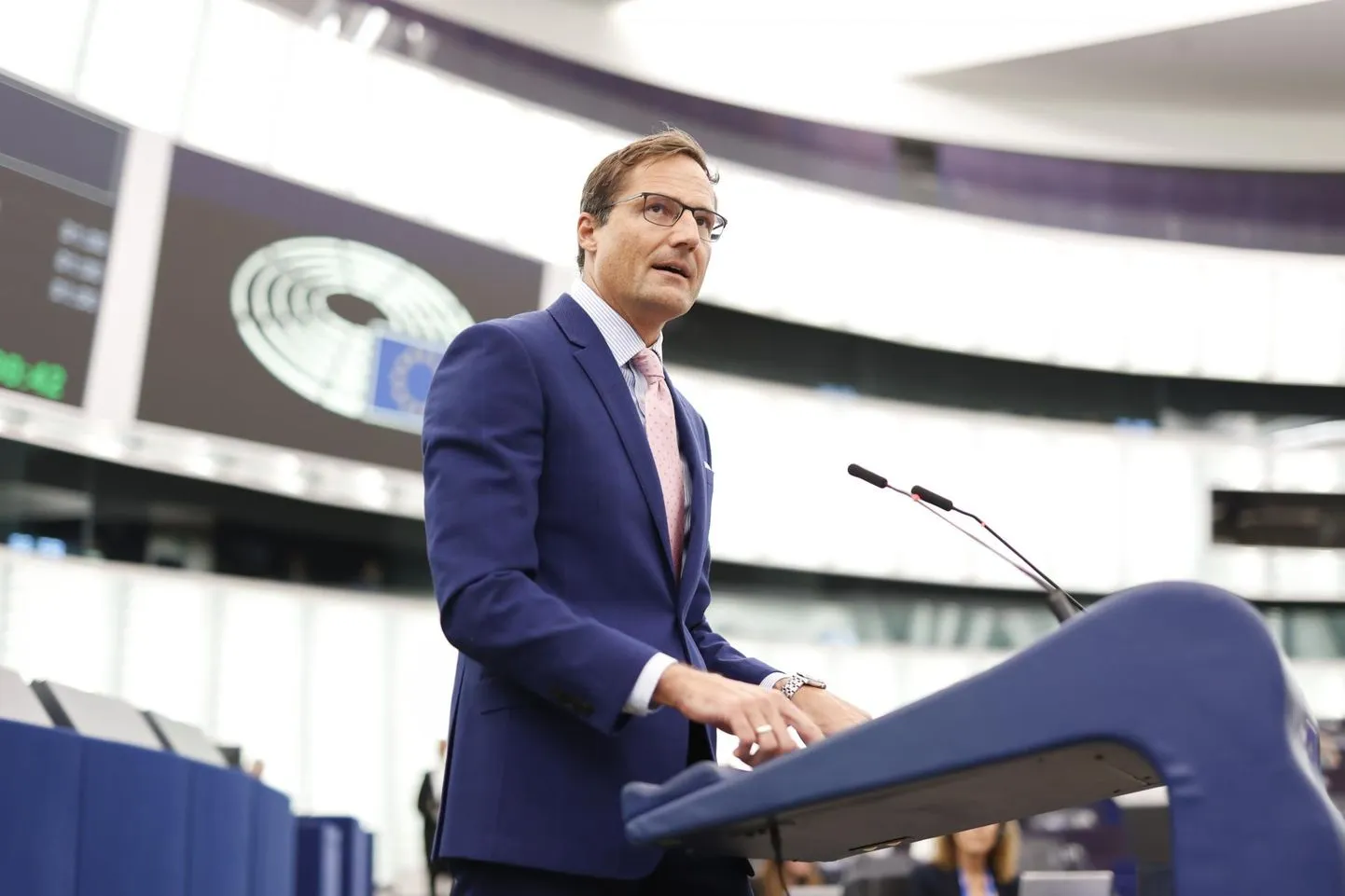 Депутат Европарламента Мартон Дёндёши во время пленарной сессии Европарламента в Страсбурге.