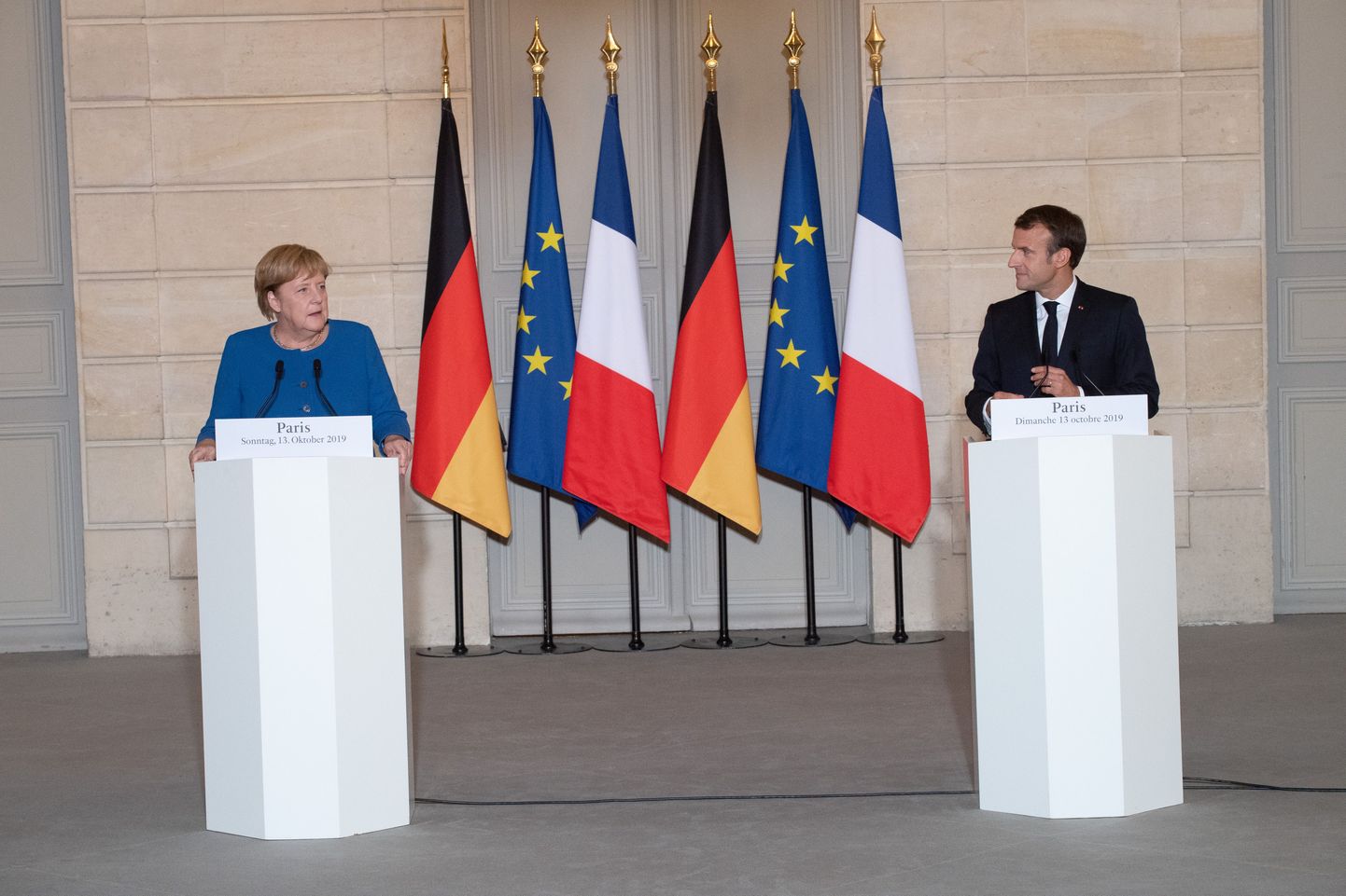 Angela Merkel ja Emmanuel Macron pühapäevasel ühisel pressikonverentsil.