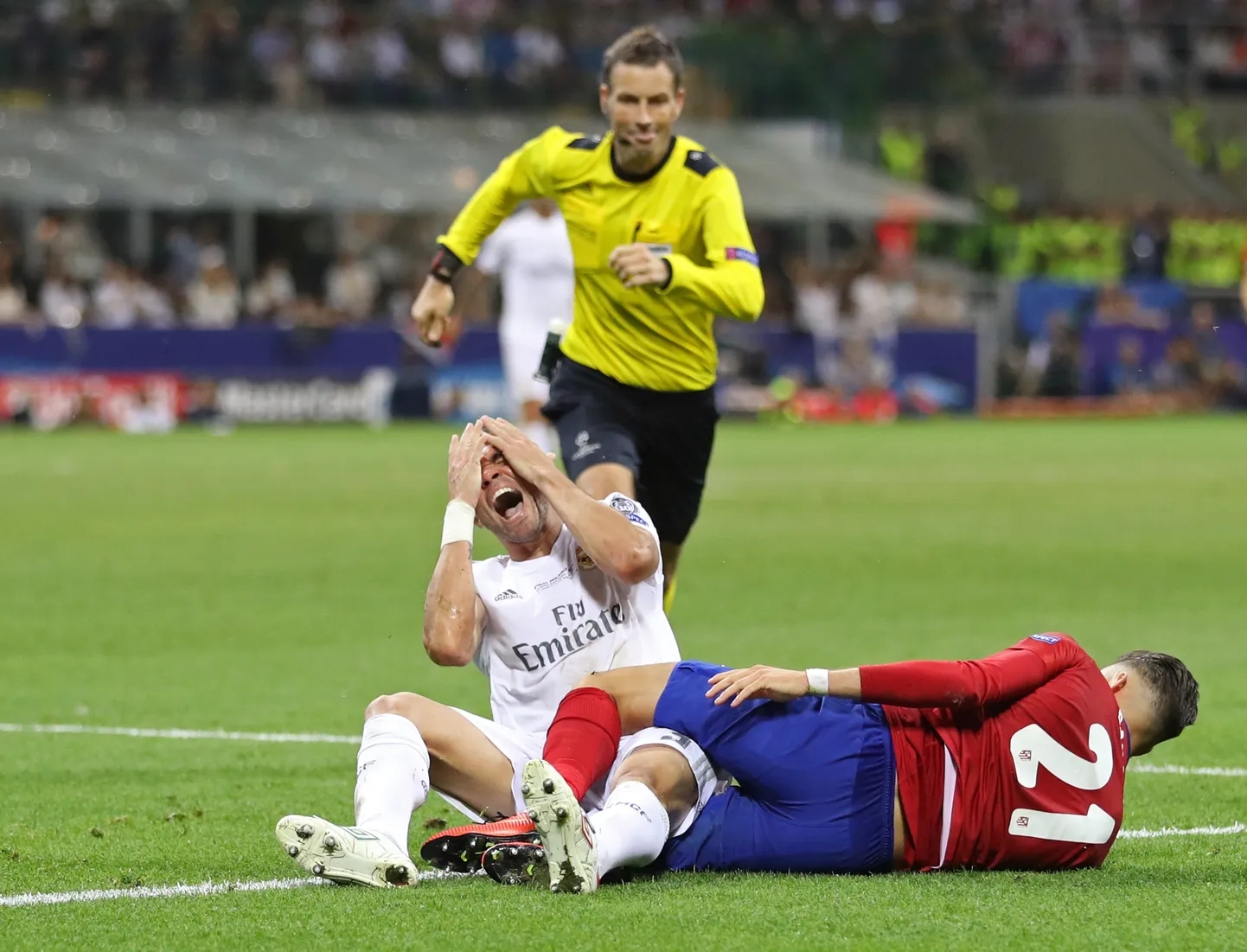 Pepe (valges) oli Mark Clattenburgi üks «suuri lemmikuid».
