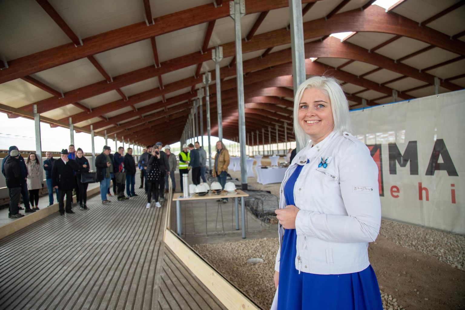 Kõo põllumajandusettevõtete juht Maarika Susi võib rõõmustada, sest noorloomalautade kompleks valmib õigeks ajaks ja kokkulepitud summa eest.