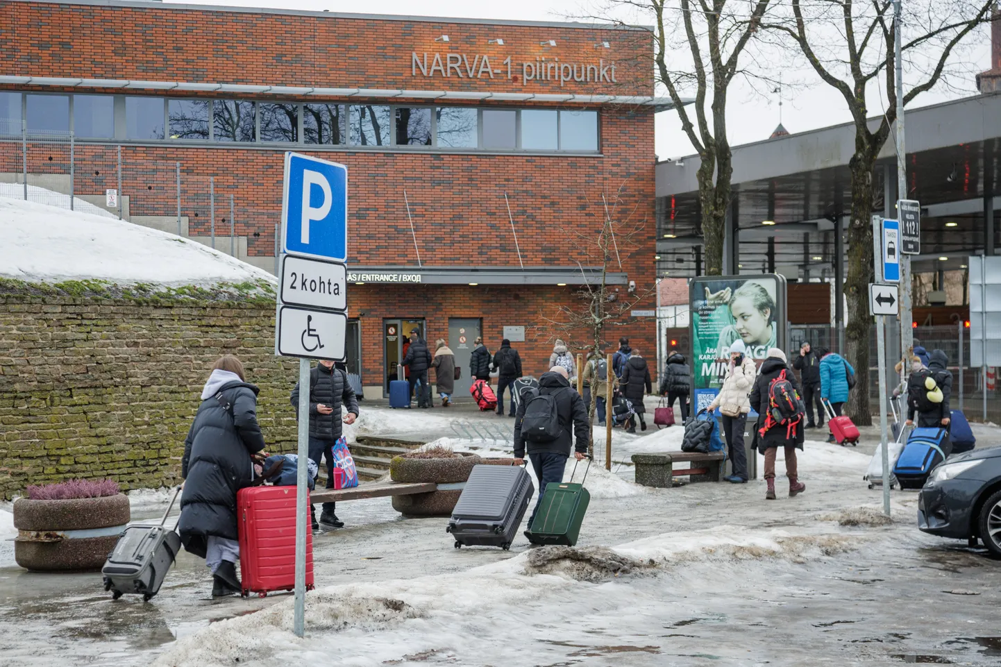 Tollitöötajad võtsid tänavu 14. jaanuaril Venemaalt Eestisse saabunud mehelt ära suurema koguse kosmeetika- ja maniküüritarbeid.