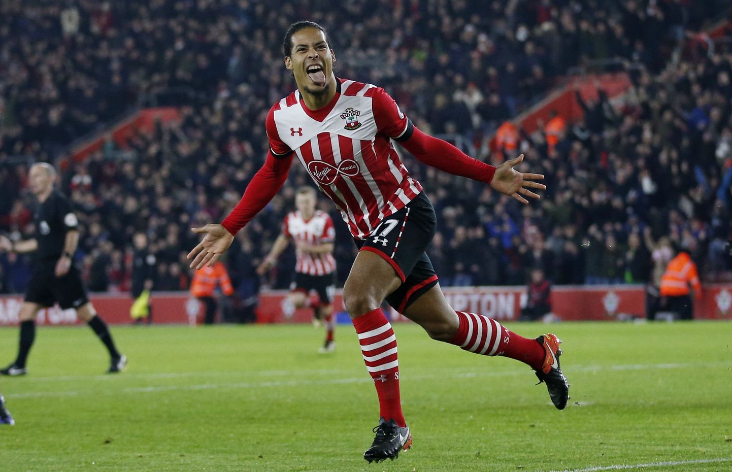 Britain Soccer Football - Southampton v Tottenham Hotspur - Premier League - St Mary's Stadium - 28/12/16 Southampton's Virgil van Dijk celebrates scoring their first goal  Action Images via Reuters / Matthew Childs Livepic EDITORIAL USE ONLY. No use with unauthorized audio, video, data, fixture lists, club/league logos or "live" services. Online in-match use limited to 45 images, no video emulation. No use in betting, games or single club/league/player publications. Please contact your account representative for further details.