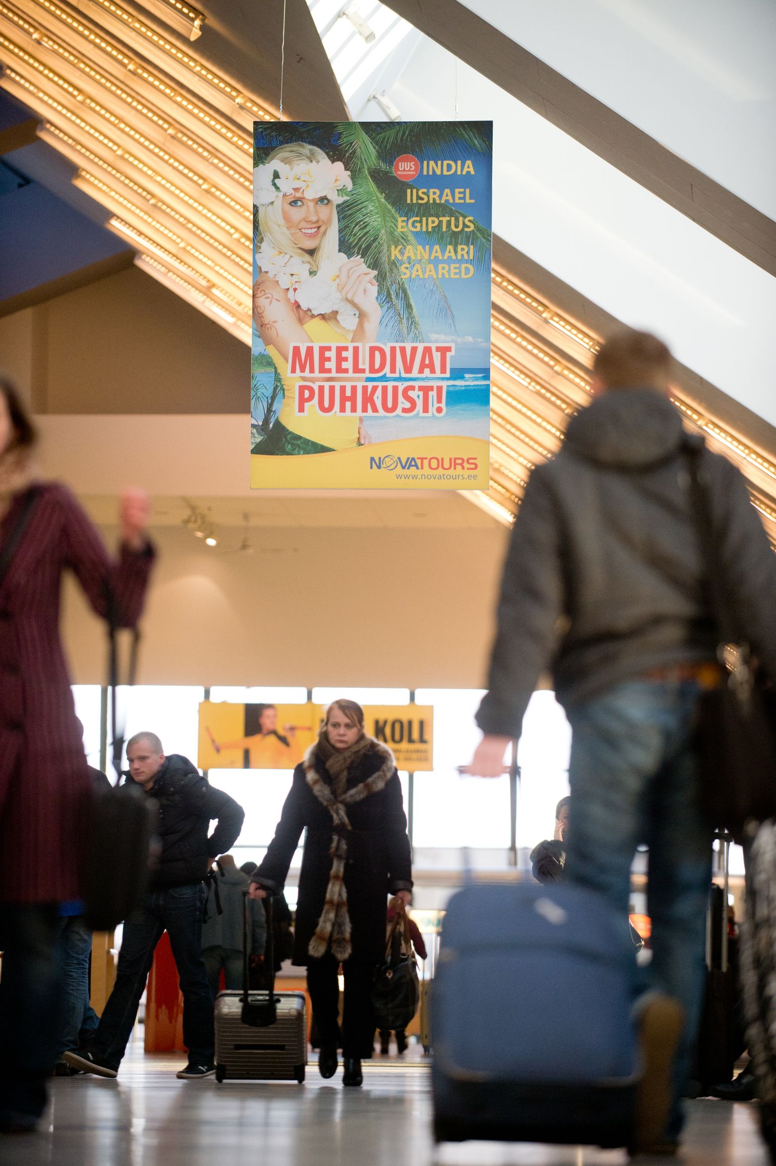 Novatoursi plakat Tallinna Lennujaamas.