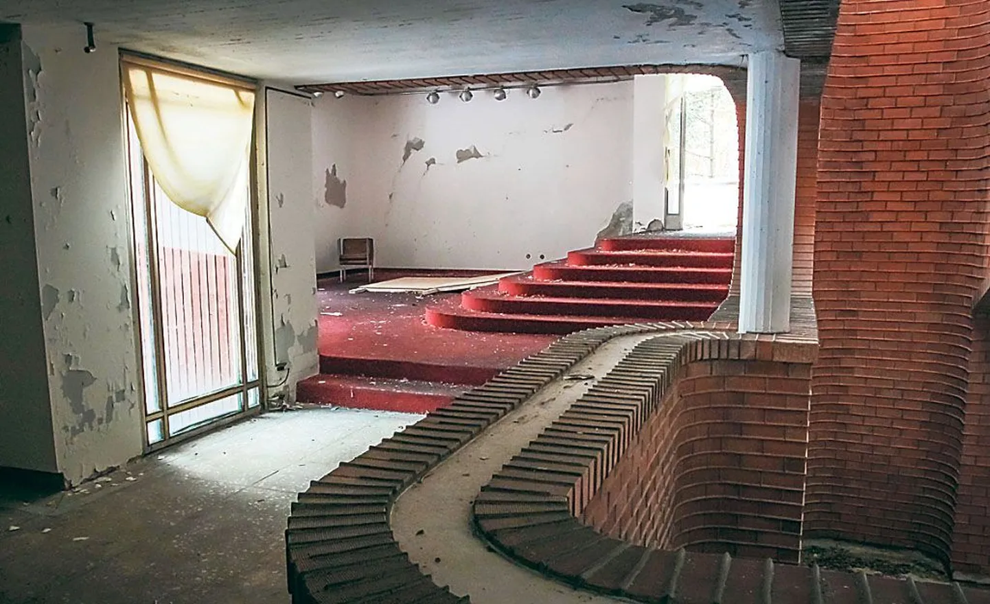 Kino-mängudemaja ilu on teisel pildil, mis on jäädvustatud Taevo Gansi arhiivis.