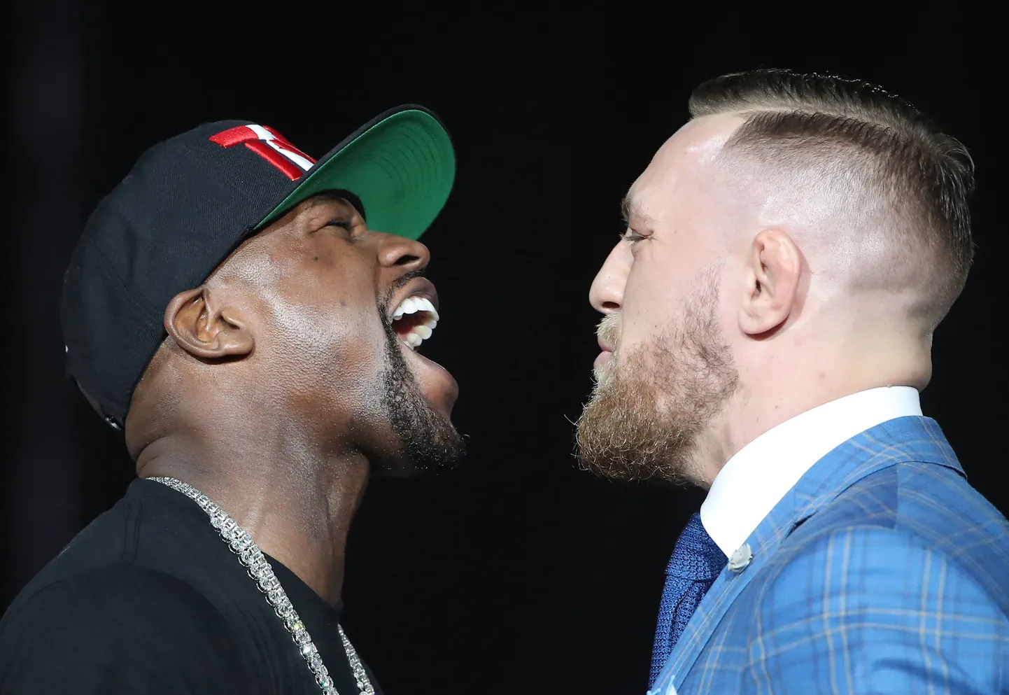 Floyd Mayweather juunior (vasakul) ja Conor McGregor.