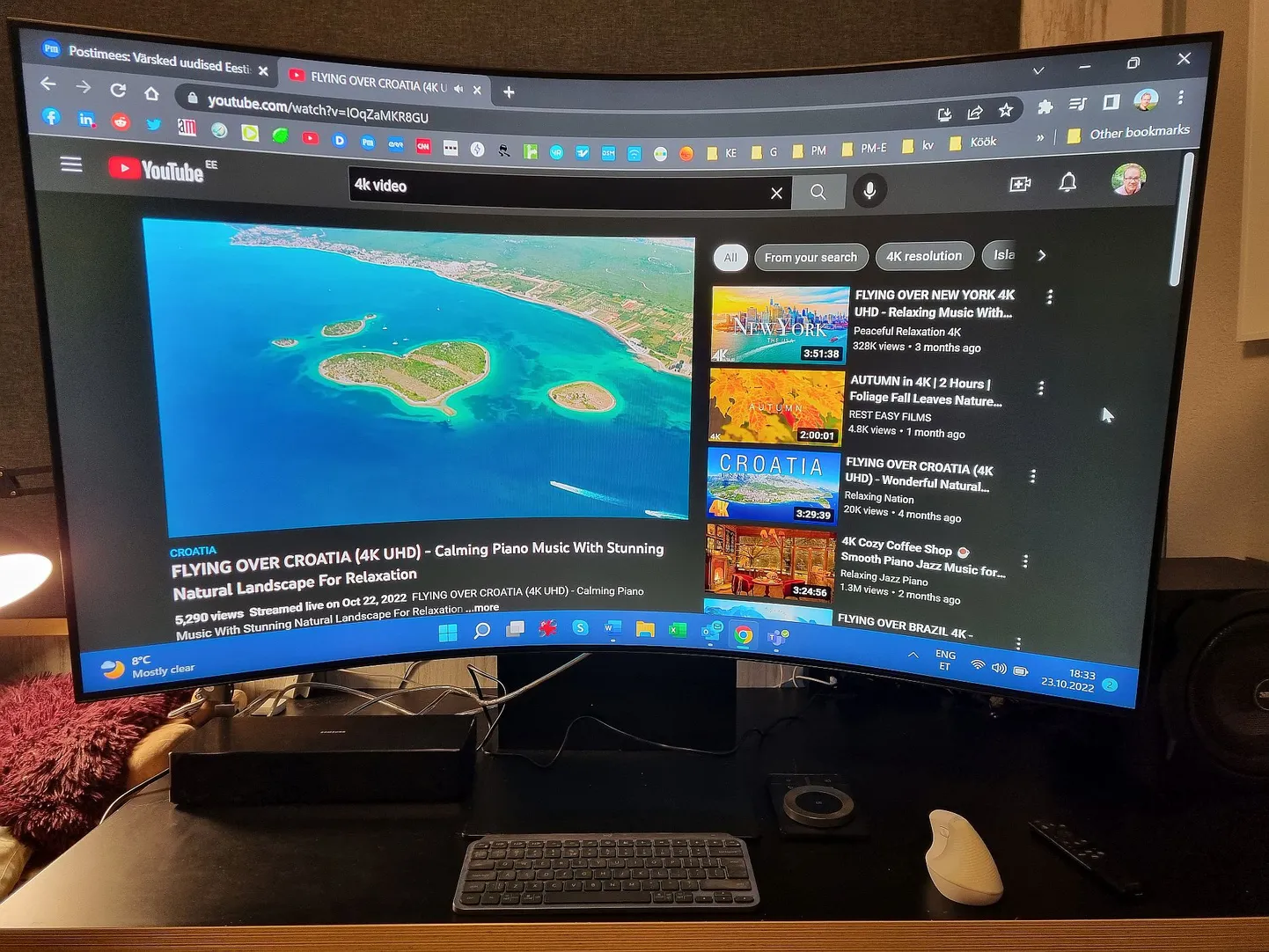Samsungi maailma suurim nõgus monitor ümbritseb vaatajat pildiga üle kogu vaatevälja. Oledki otse pildi sees.