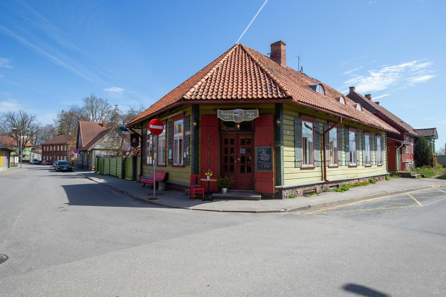 Roheline Maja on Eestis üks vähestest paikadest, milles peitub maheröstikoda. 1. mail tähistab see kohvik 12. sünnipäeva. 