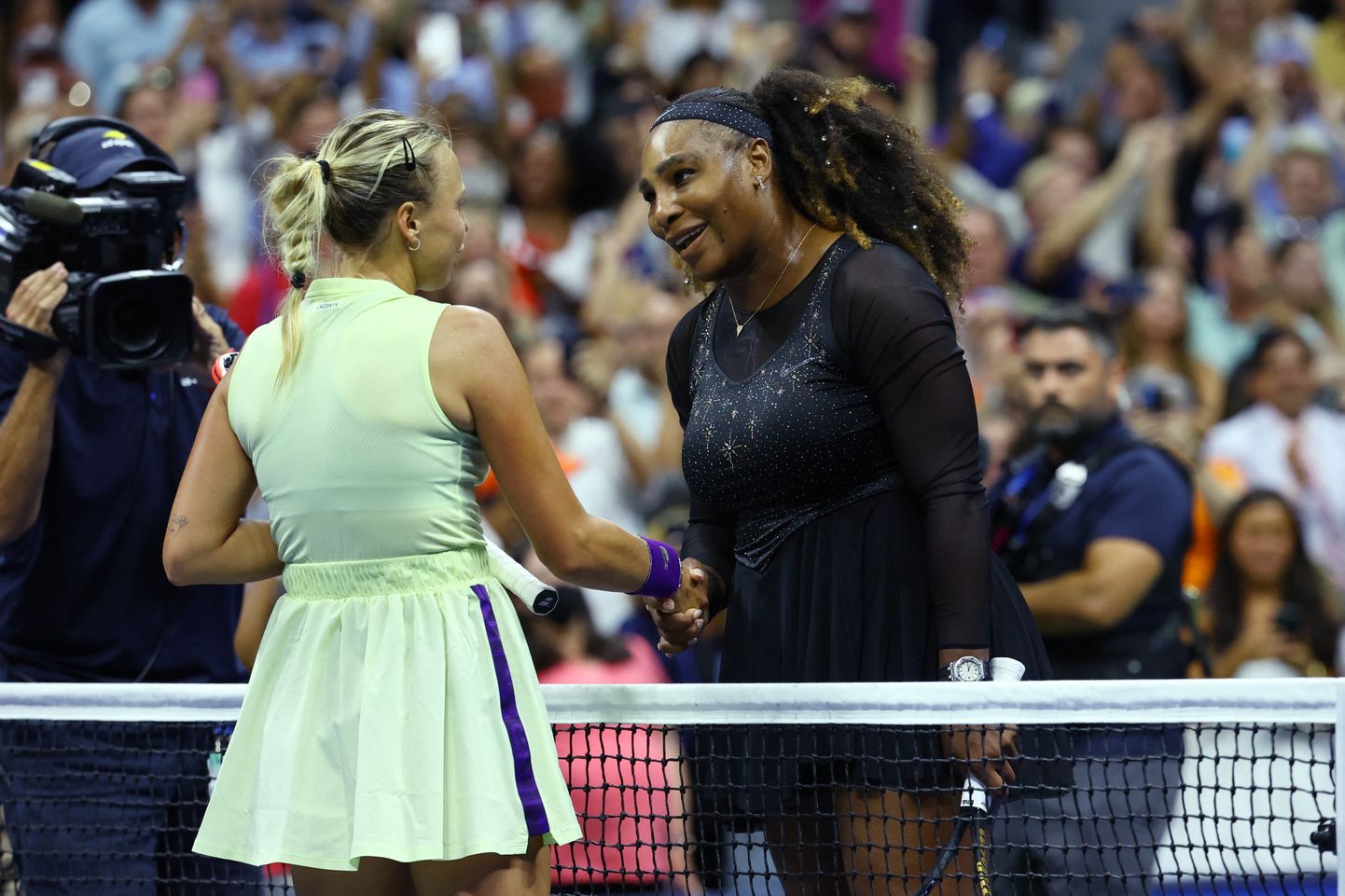Serena Williams tänamas Anett Kontaveiti vinge lahingu eest.