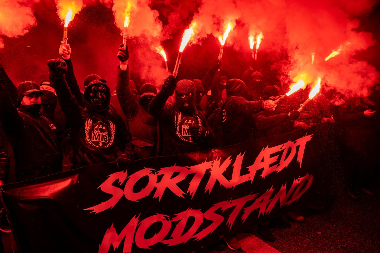Taani rühmituse Mehed Mustas meeleavaldus koroonapiirangute vastu 13. märts 2021.