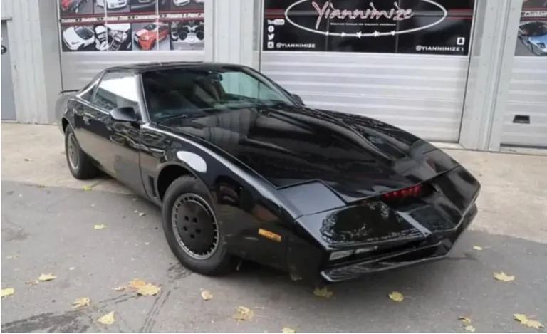David Hasselhoffi isiklik KITT Pontiac Firebird Trans Am.