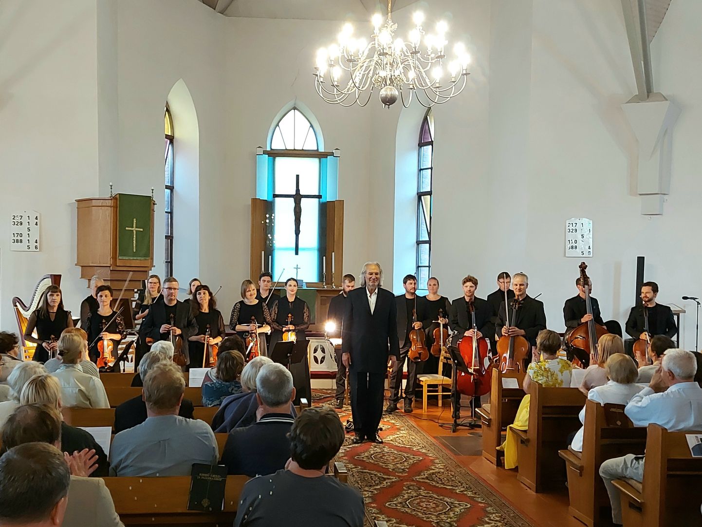 Tallinna kammerorkester andis Tõnu Kaljuste dirigeerimisel kontserdi «Eesti eleegia» ka mullu augustis Kambjas Martini kirikus.