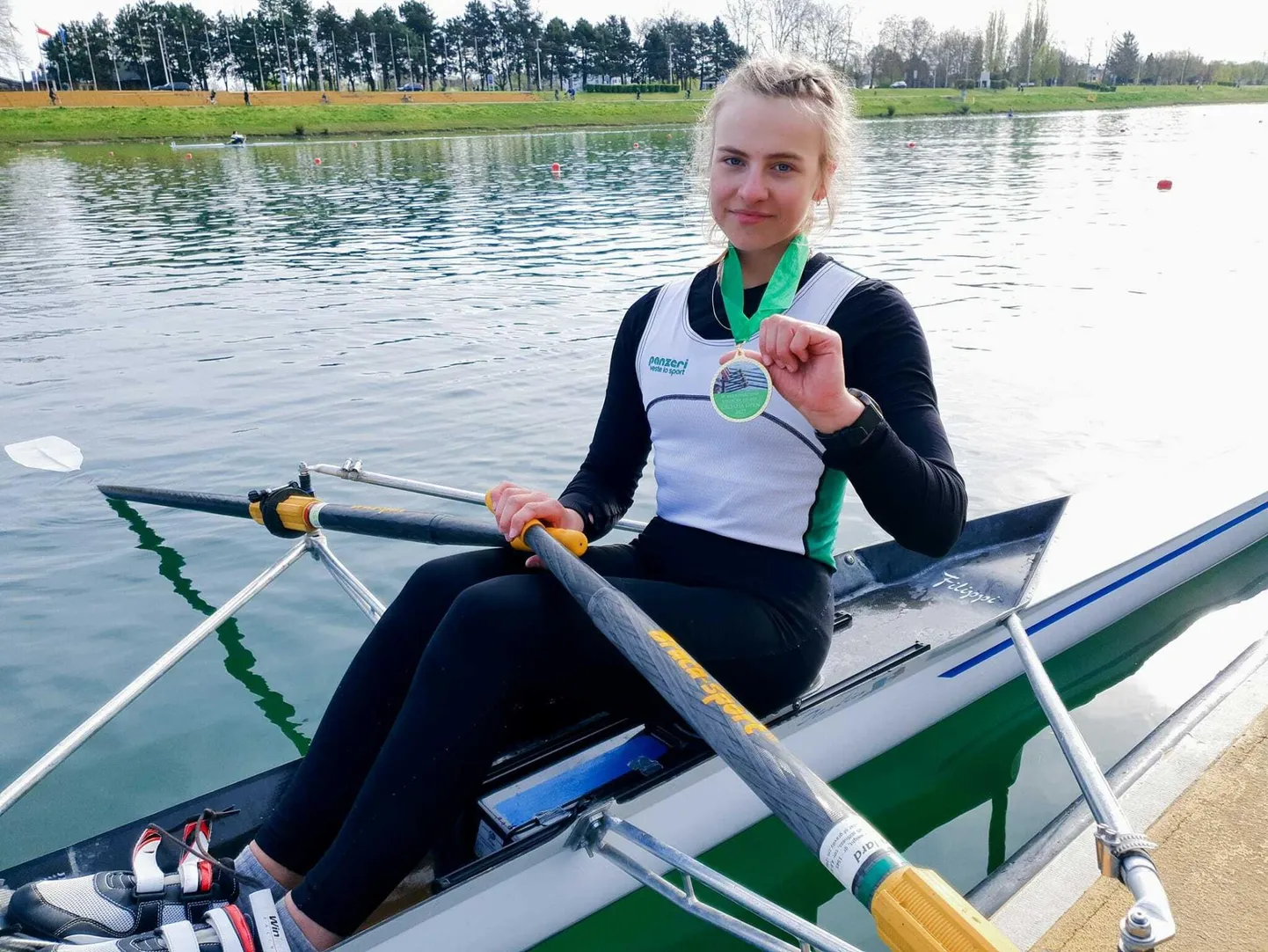 Liisa Sindi pälvis eelmisel nädalavahetusel võistlusel "Croatia Open" kadettide vanuseklassi ühepaadil kuldmedali.