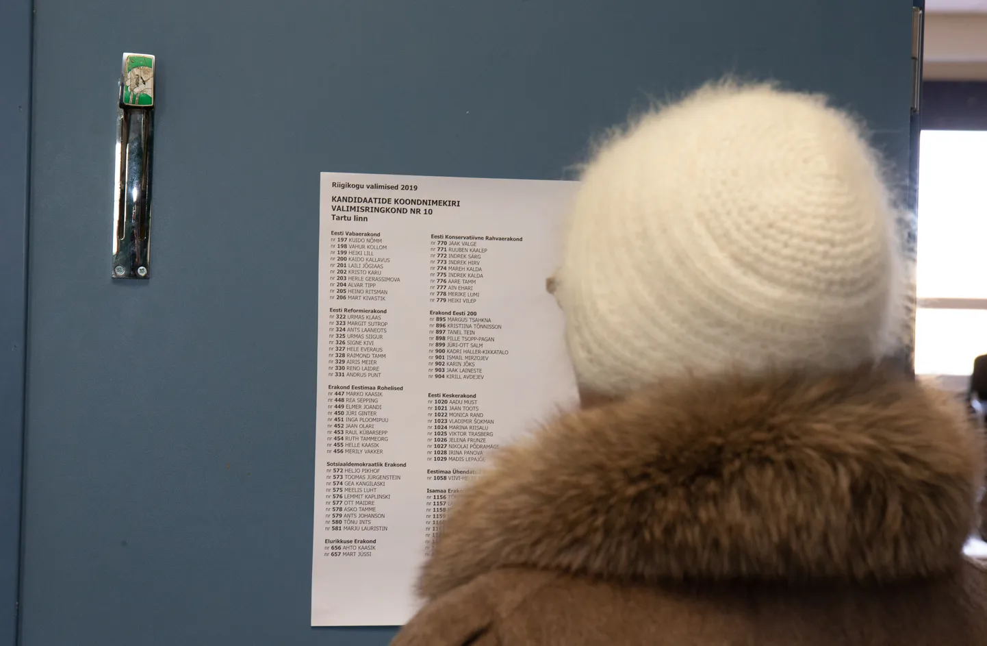 Täna toimuvad Riigikogu valimised. Kristjan Jaak Petersoni Gümnaasiumis oli selle tarbeks ülesse seatud valimisjaoskond nr 4.