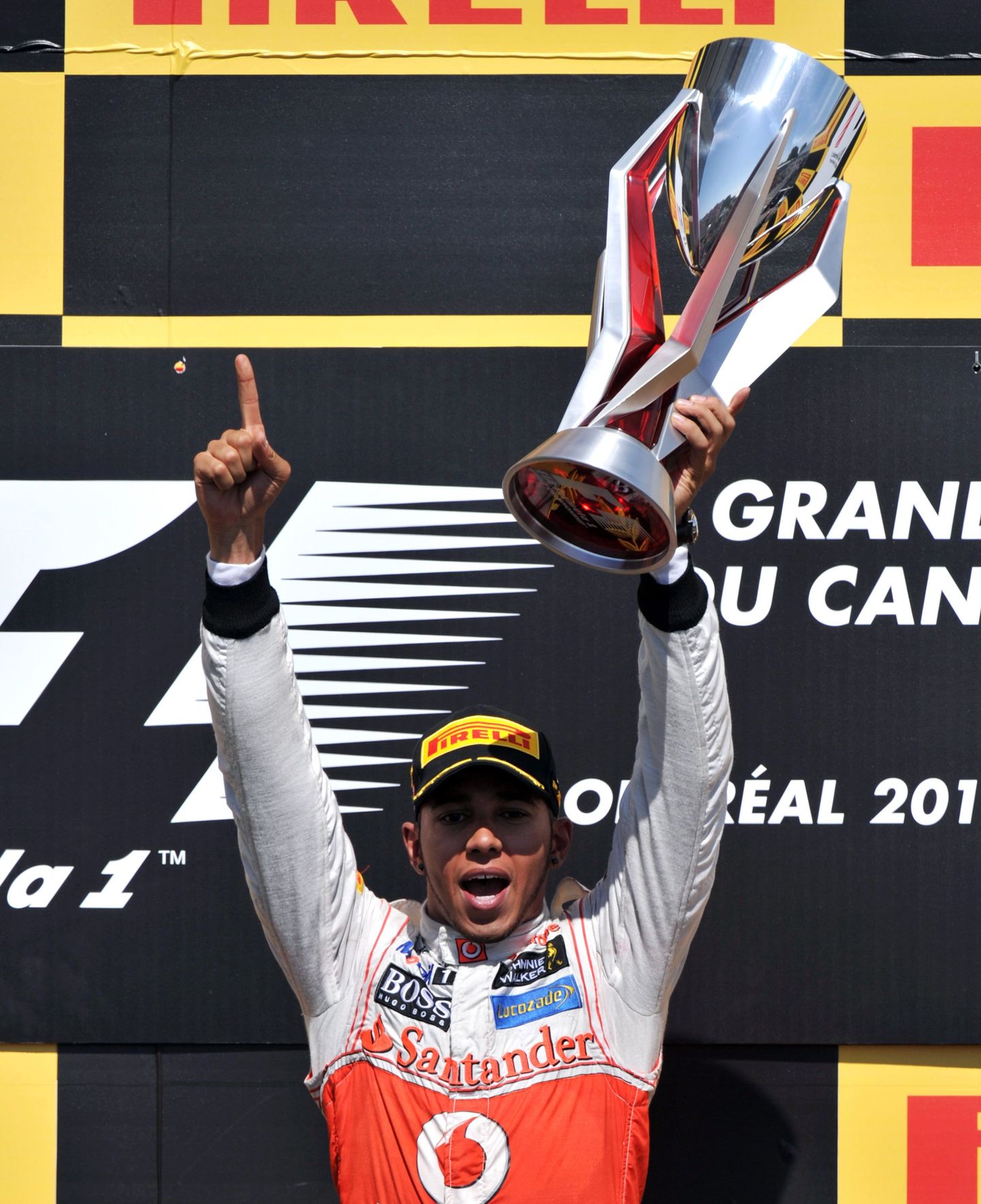 Lewis Hamilton Kanada GP kõrgeimal poodiumiastmel.
