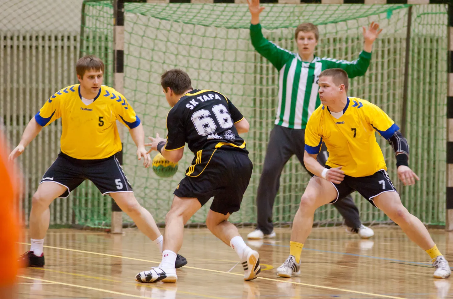 Eesti käsipalli meistrivõistlustel algab täna kahe mänguga seeria, milles selgub pronksmedalist.