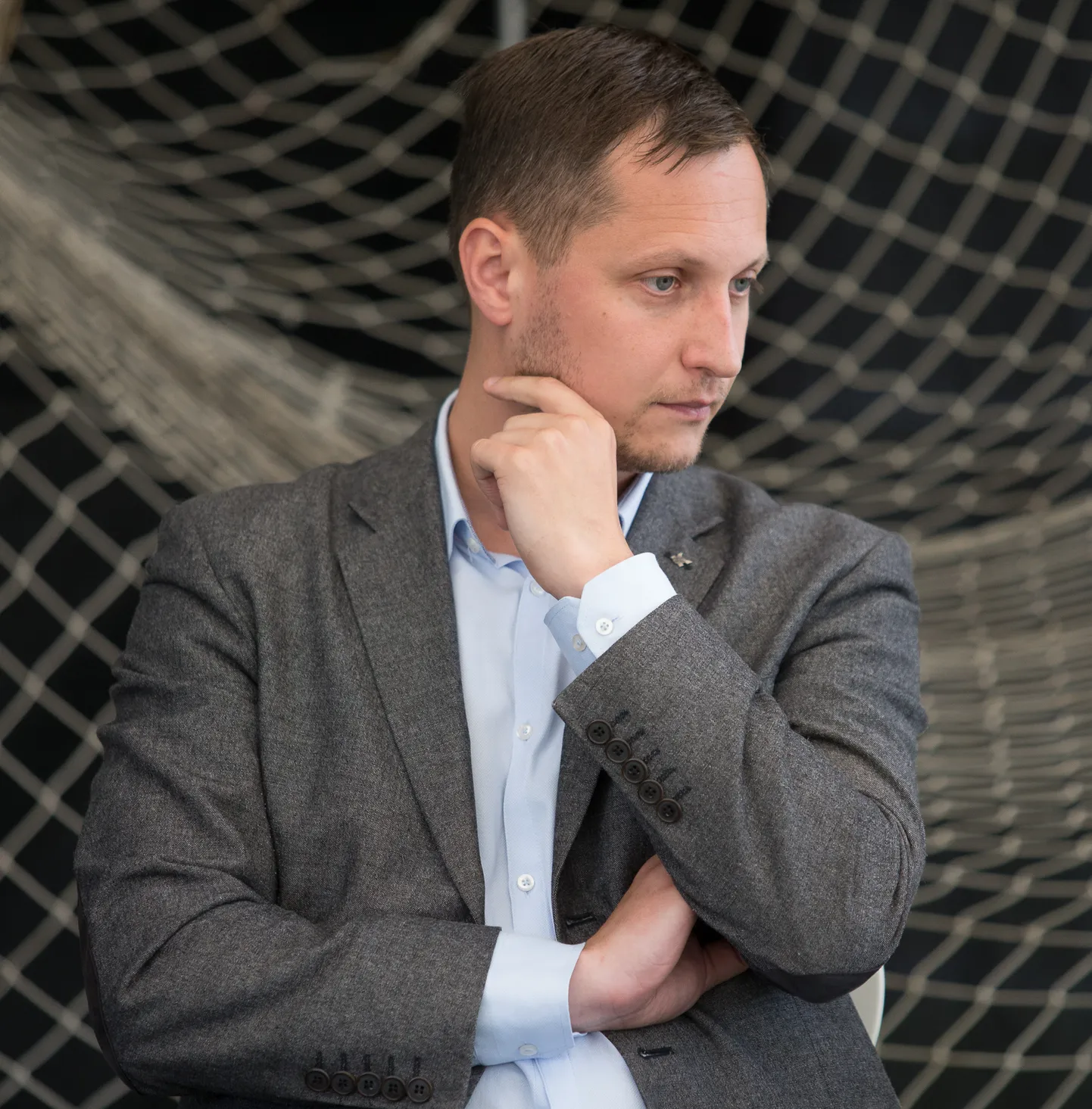 Dmitri Dmitrijev on teist koosseisu järjest riigikogus Yana Toomi asendusliikmena.